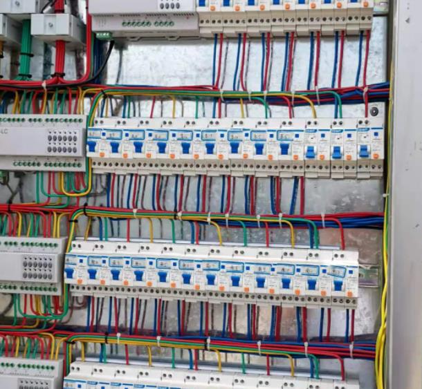 四川高壓配電柜的電源檢查問題,高壓配電柜避免誤入帶電距離